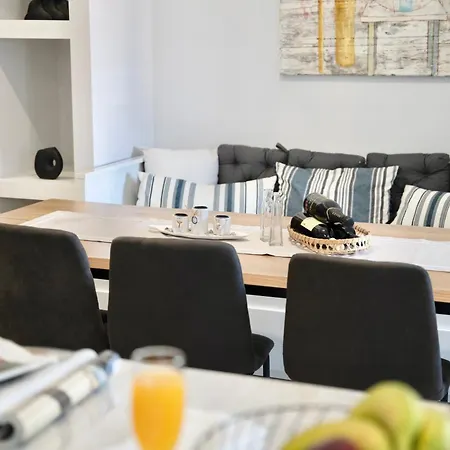 Exquisite 4-bedroom Prestige Apartment Rhodes City