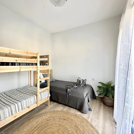 Exquisite 4-bedroom Prestige Apartment *