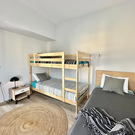Exquisite 4-bedroom Prestige Apartment *