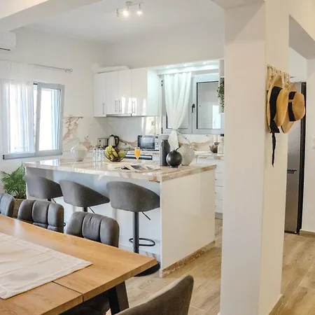 Apartment Exquisite 4-bedroom Prestige Rhodes City
