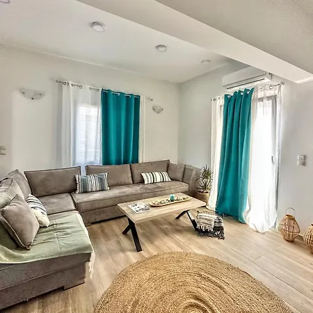 Exquisite 4-bedroom Prestige Apartment