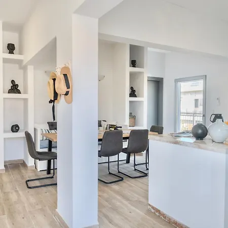 Exquisite 4-bedroom Prestige Διαμέρισμα *